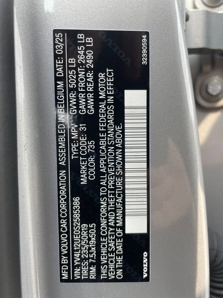 Used 2025 Volvo XC40 B5 Plus AWD/4WD image 30