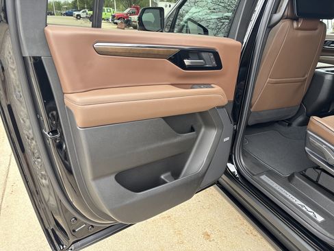 New 2026 Chevrolet Suburban High Country AWD/4WD image 14