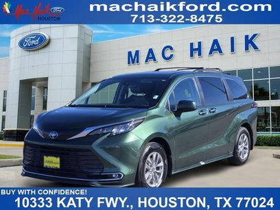 Used 2022 Toyota Sienna XLE