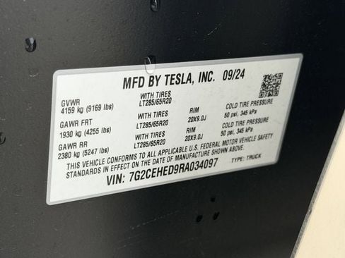 Used 2024 Tesla Cybertruck AWD Crew Cab image 30