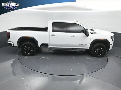 Used 2025 GMC Sierra 2500 AT4 AWD/4WD image 16