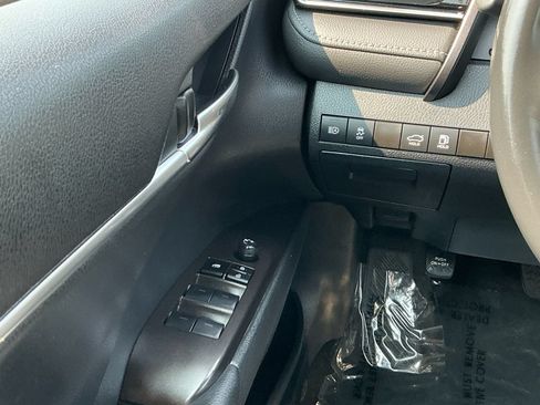 Used 2024 Toyota Camry SE FWD image 19
