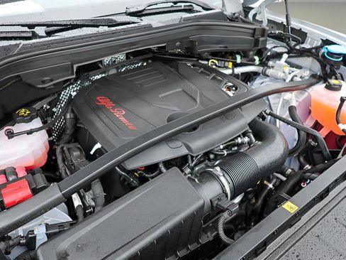 New 2025 Alfa Romeo Stelvio Sprint image 24