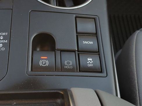 Used 2023 Toyota Highlander XLE image 32