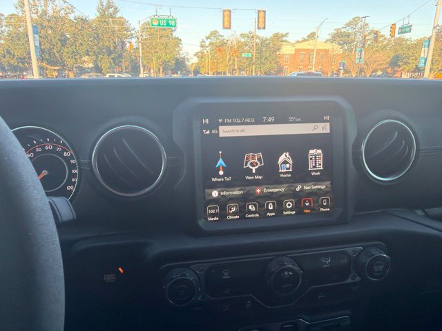 Used 2022 Jeep Gladiator Overland w/ Popular Equipment Package AWD/4WD image 16