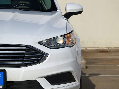 Used 2018 Ford Fusion SE w/ Fusion SE Technology Package image 19