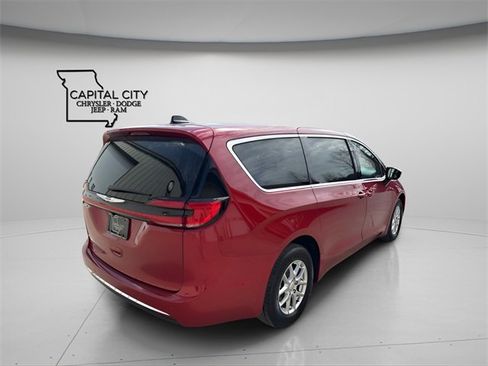 New 2026 Chrysler Pacifica Select image 7