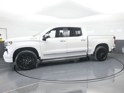 Used 2024 Chevrolet Silverado 1500 High Country w/ Technology Package image 2