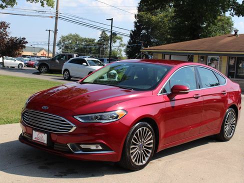 Used 2017 Ford Fusion SE w/ Fusion SE Technology Package AWD/4WD image 5