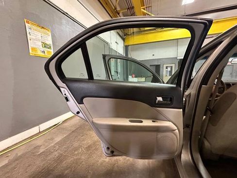 Used 2008 Ford Fusion SE FWD image 24