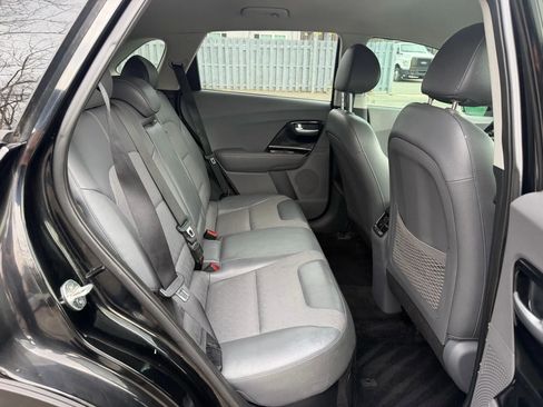 Used 2019 Kia Niro EX image 19