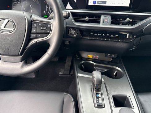 Certified 2025 Lexus UX 300h FWD w/ Accessory Package (Z2) image 28