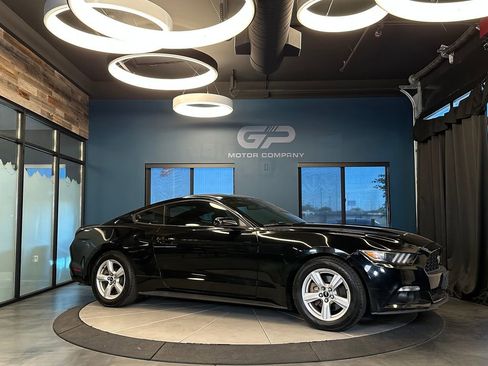Used 2015 Ford Mustang Coupe RWD image 1