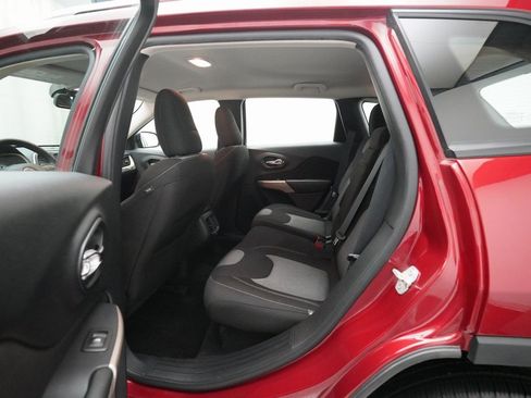 Used 2017 Jeep Cherokee Sport w/ Cold Weather Group image 15