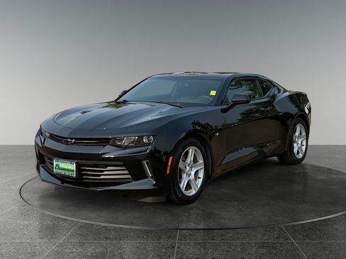 Used 2017 Chevrolet Camaro LT w/ Technology Package RWD image 3