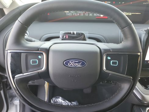 New 2025 Ford Expedition Max Platinum w/ Driver's Package image 15