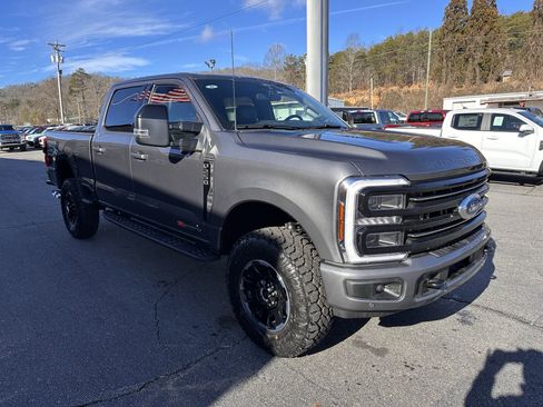 Used 2025 Ford F250 Platinum w/ Tremor Off-Road Package image 4