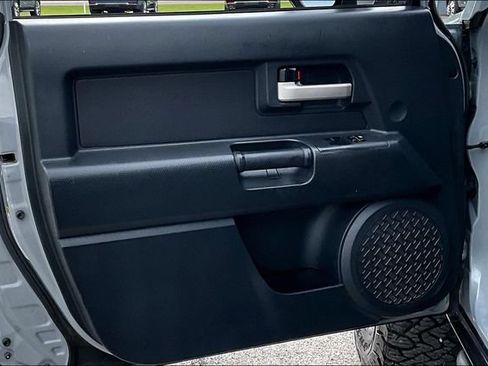 Used 2014 Toyota FJ Cruiser 4WD w/ Convenience Package image 20