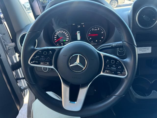 Used 2022 Mercedes-Benz Sprinter 2500 image 16