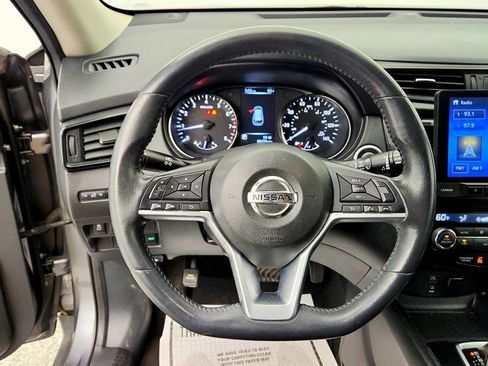 Used 2017 Nissan Rogue SV AWD/4WD image 13