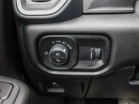 New 2026 RAM 1500 Express AWD/4WD image 32