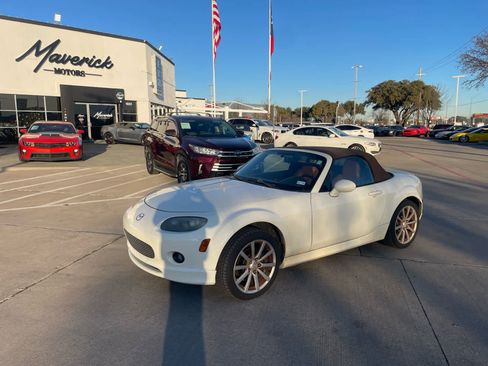 Used 2006 MAZDA MX-5 Miata Grand Touring w/ Appearance Pkg image 1