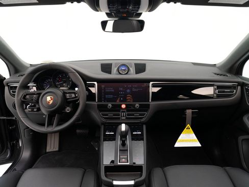 Certified 2026 Porsche Macan AWD/4WD image 19
