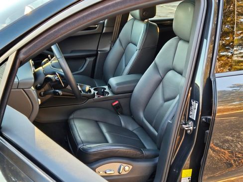 Used 2025 Porsche Macan image 5