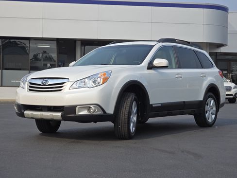 Used 2012 Subaru Outback 2.5i Limited w/ Moonroof Pkg AWD/4WD image 3