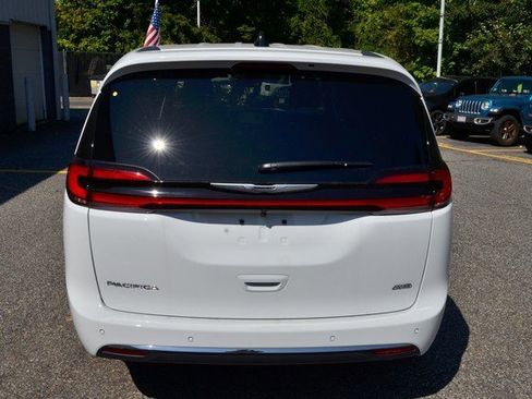 New 2026 Chrysler Pacifica Select image 7