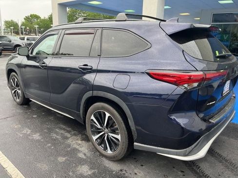 Used 2022 Toyota Highlander XSE AWD/4WD image 4