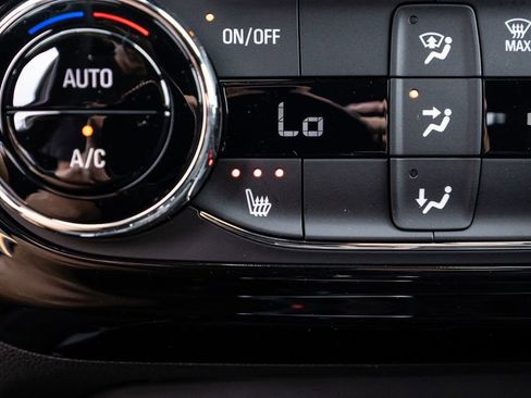 New 2025 Chevrolet Trax RS w/ Sunroof Package image 29