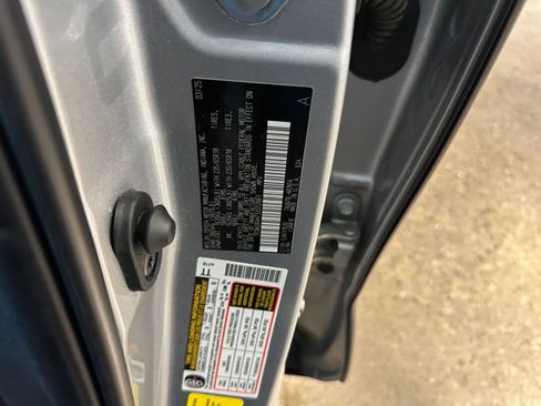 Used 2025 Toyota Highlander LE image 31