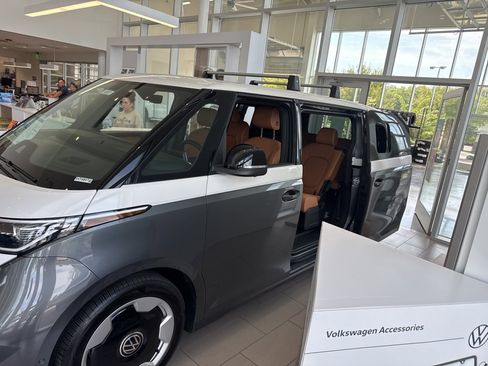 New 2025 Volkswagen ID. Buzz Pro S Plus image 7