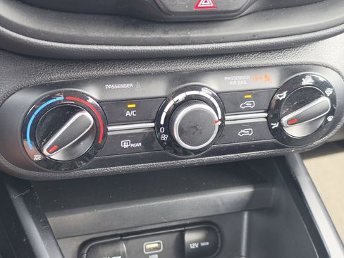 Used 2025 Kia Soul LX FWD image 22