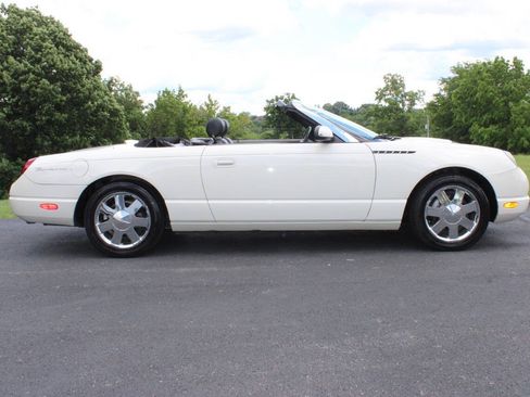 Used 2002 Ford Thunderbird Deluxe RWD image 3