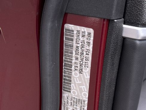 Used 2023 Jeep Grand Cherokee Limited AWD/4WD image 31