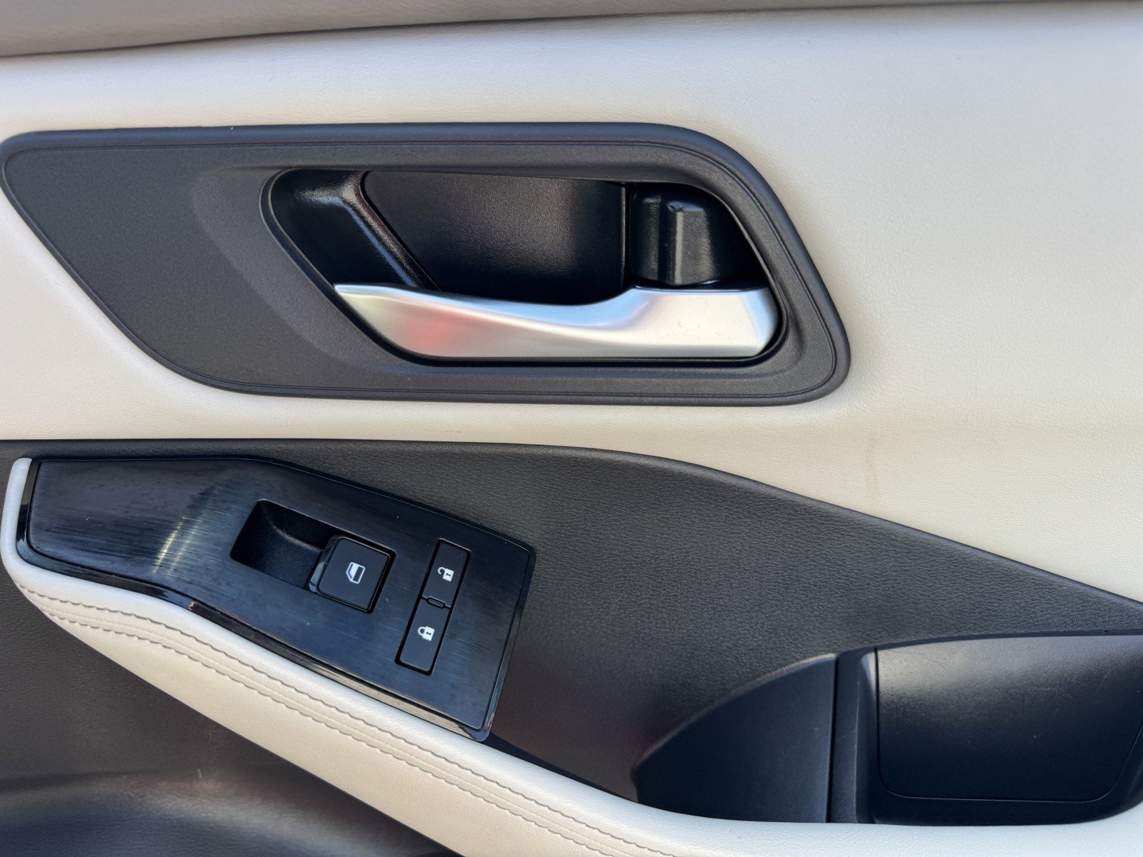 Used 2025 Nissan Rogue SV AWD/4WD image 10