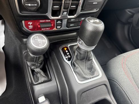 Used 2024 Jeep Wrangler Unlimited Rubicon AWD/4WD image 20
