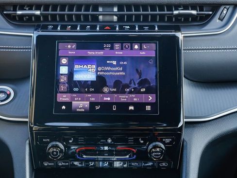 New 2025 Jeep Grand Cherokee Altitude image 15