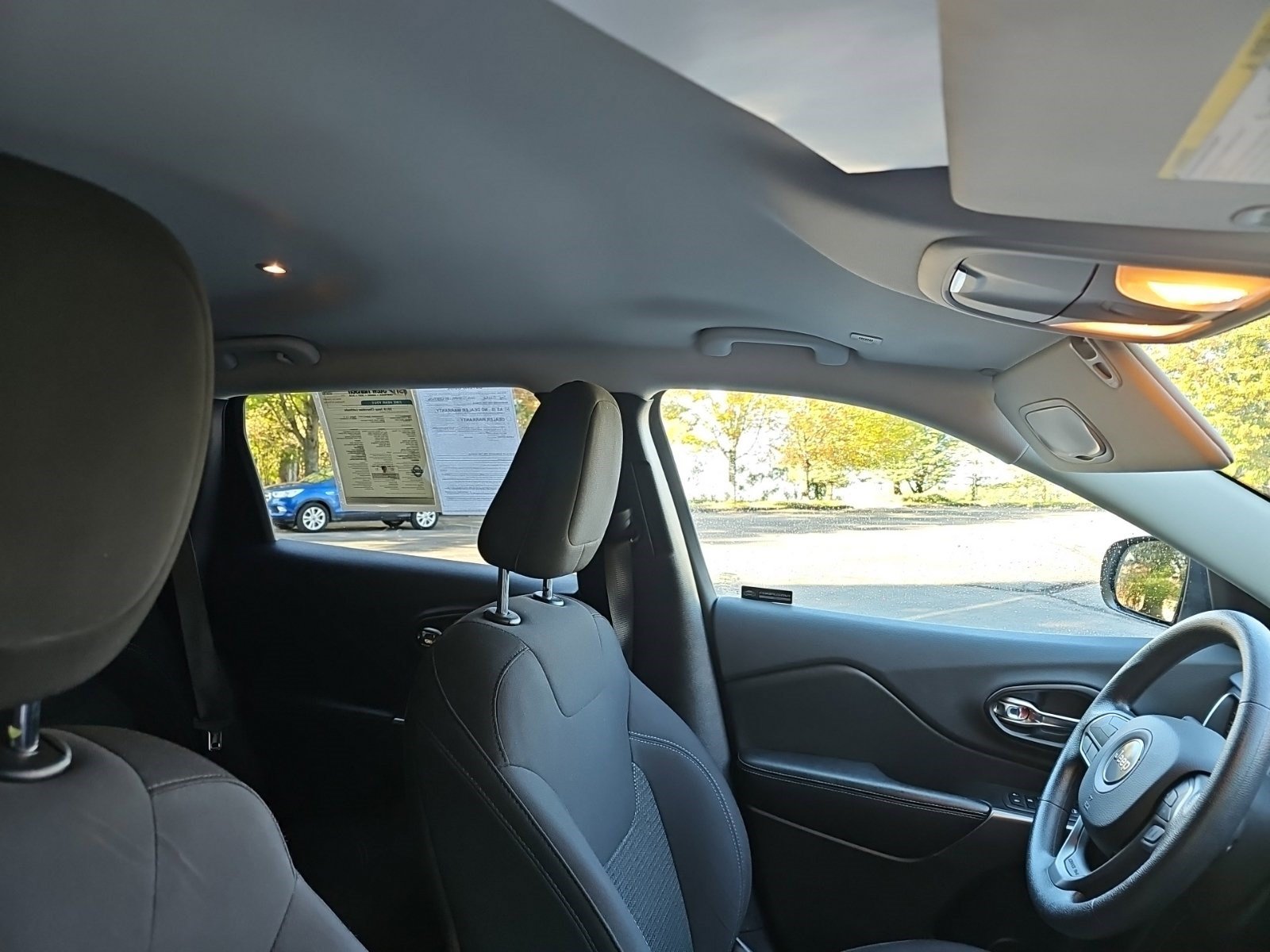 Used 2019 Jeep Cherokee Latitude w/ Popular Appearance Group FWD image 12