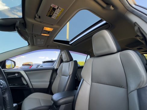 Used 2018 Toyota RAV4 Limited image 22