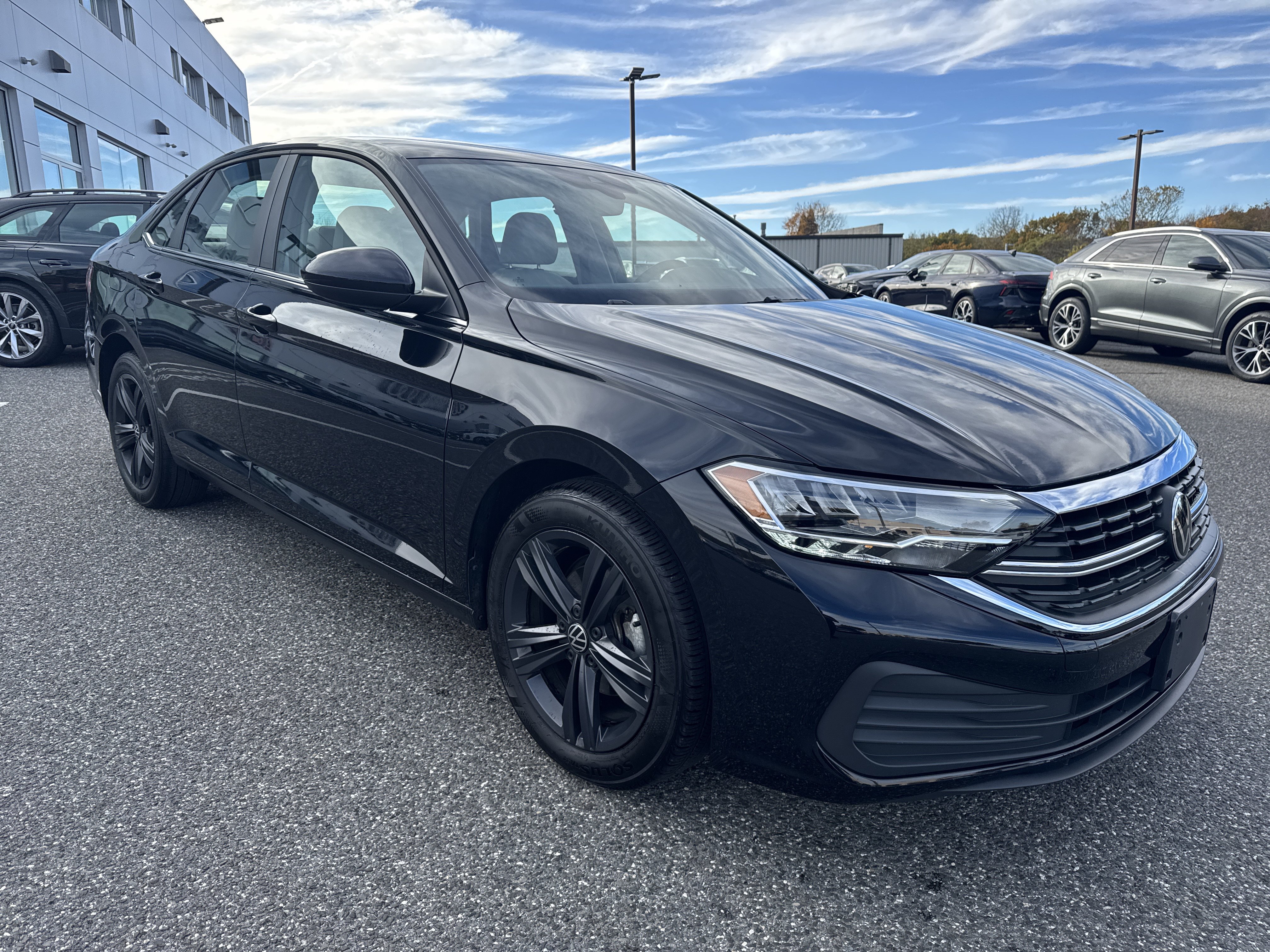 Certified 2024 Volkswagen Jetta SE FWD image 3