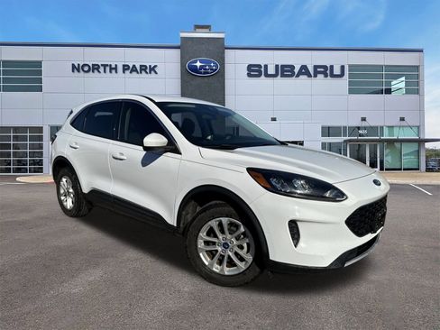 Used 2021 Ford Escape SE image 1