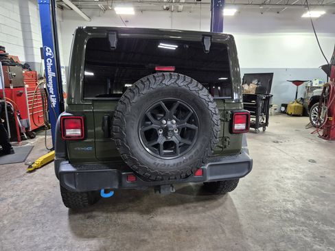 Used 2024 Jeep Wrangler Unlimited AWD/4WD image 9