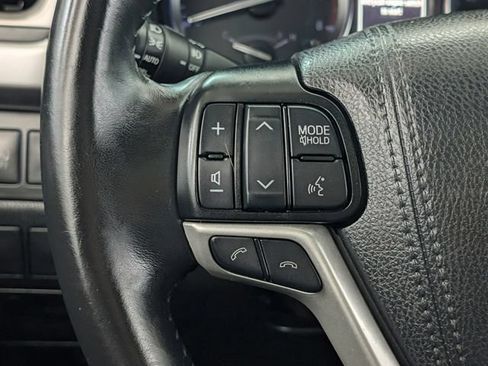 Used 2019 Toyota Highlander XLE AWD/4WD image 33