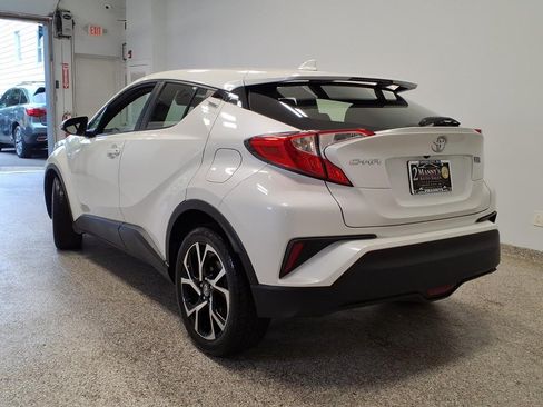 Used 2018 Toyota C-HR XLE Premium FWD image 6