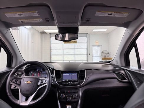 Used 2020 Chevrolet Trax LT w/ LT Convenience Package FWD image 21