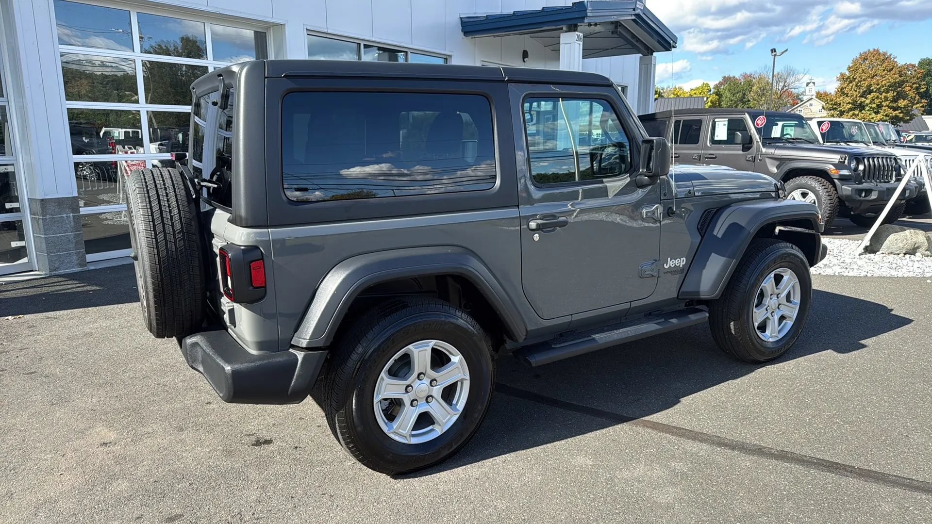 Used 2020 Jeep Wrangler Sport AWD/4WD image 3