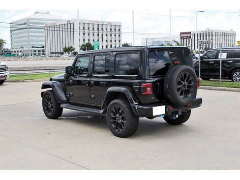Used 2021 Jeep Wrangler Unlimited Sahara AWD/4WD image 4